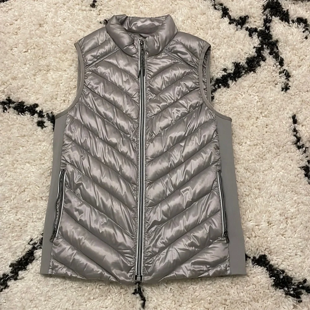 GAP Vest - Picture 1 of 4